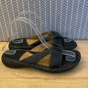 ✅Born black leather cross cross pattern sandals Sz 7